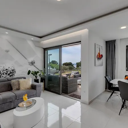 Luxury Promajna Beach Apartment Exterior photo