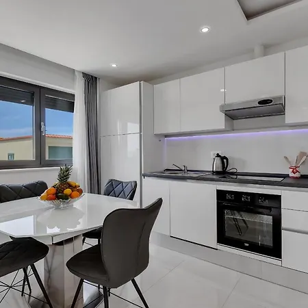 Luxury Promajna Beach Apartment Exterior photo