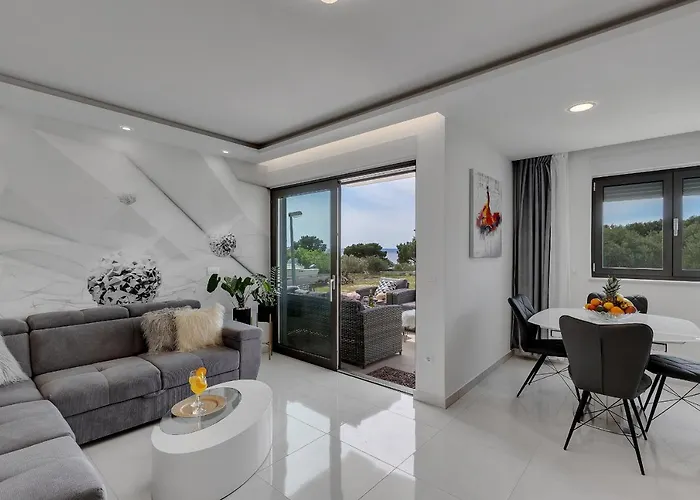 Luxury Promajna Beach Apartment