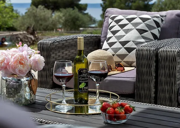 Luxury Promajna Beach Apartment