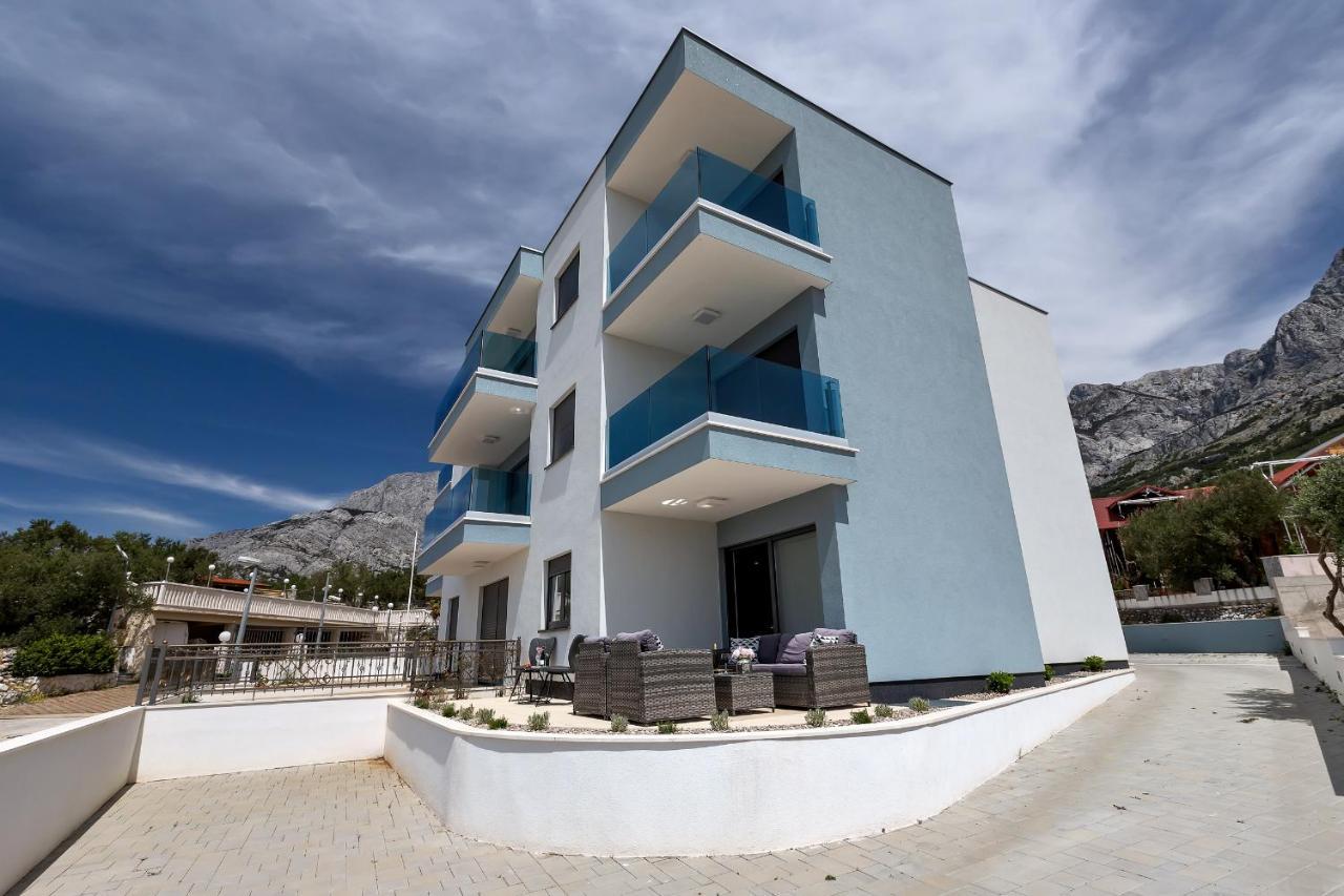 Luxury Apartment *