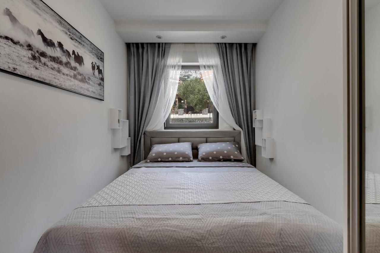 Luxury Apartment *