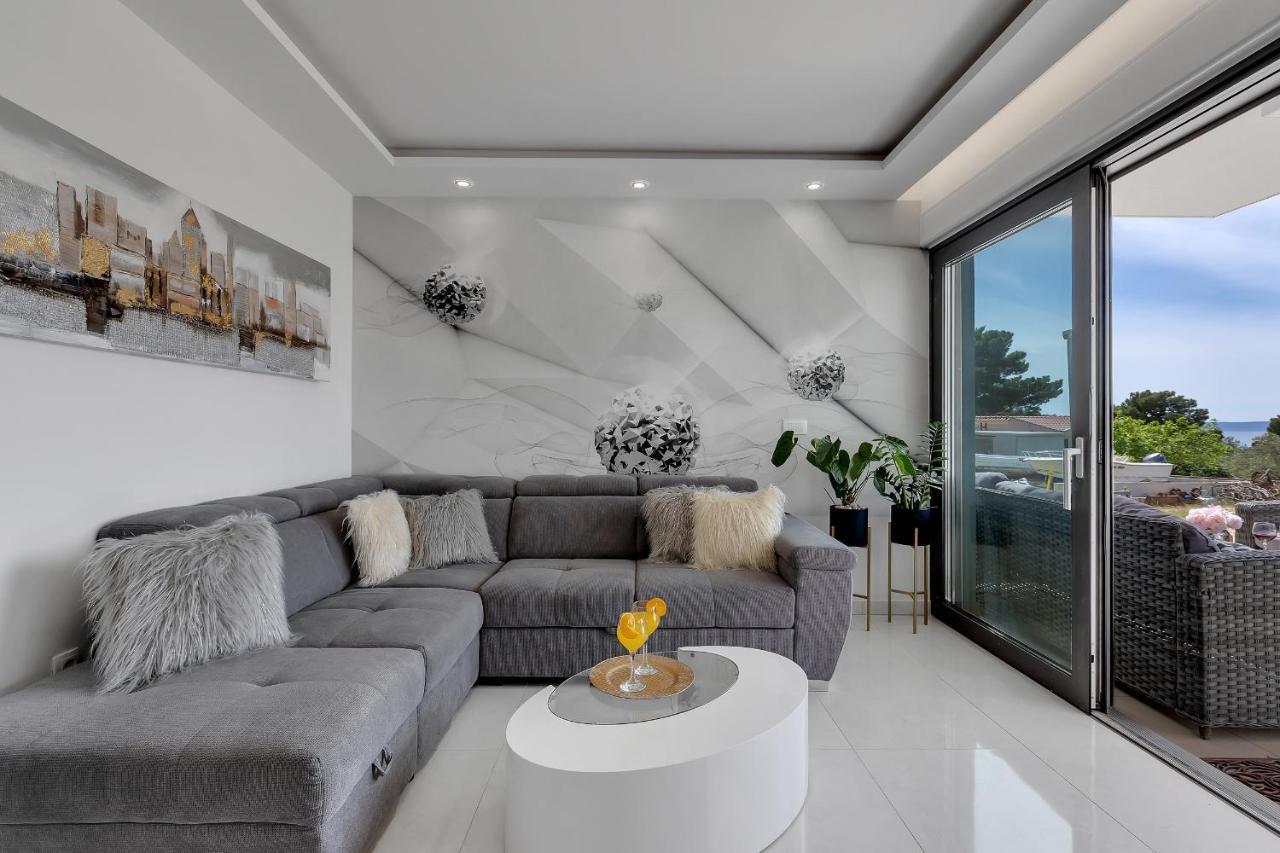 Luxury Promajna