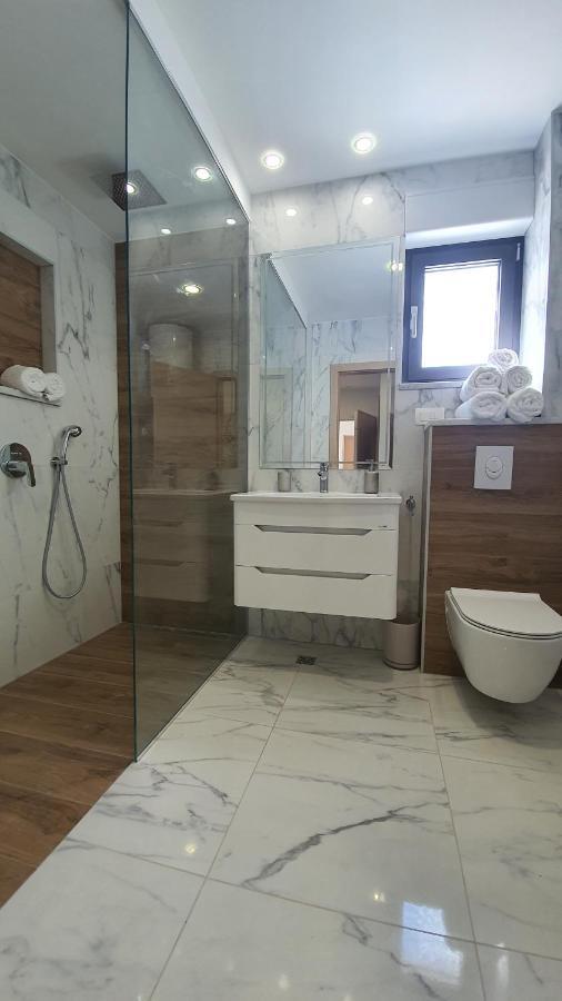 Luxury * Promajna